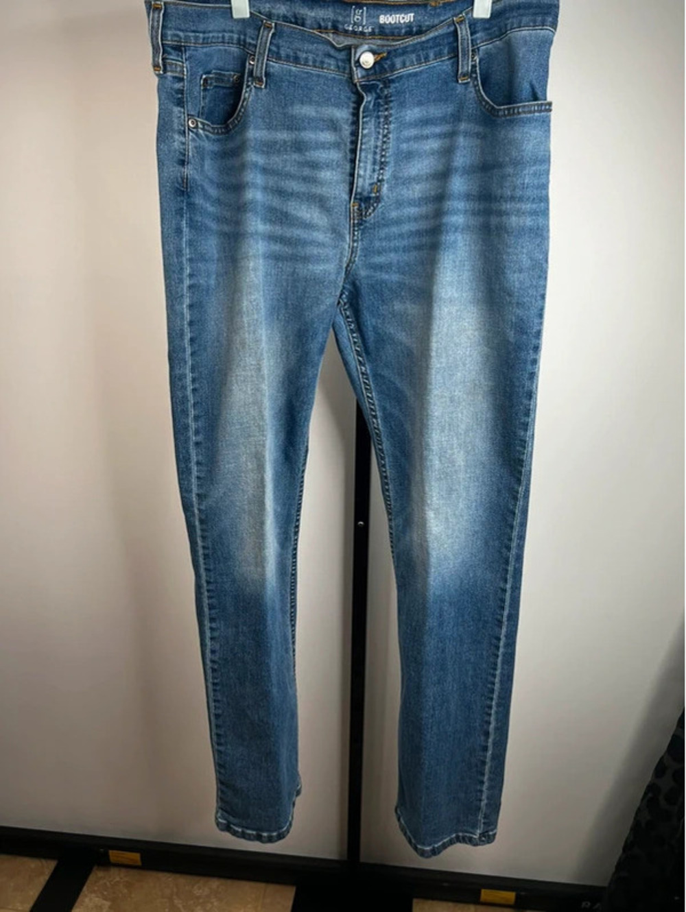George Bootcut Men’s 38”x34” jeans. Excellent condition